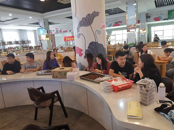 黃岡職院端午節(jié)包粽子活動